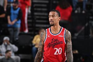 科林斯谈小卡受伤：他是个出色的领袖 不想看到他受伤