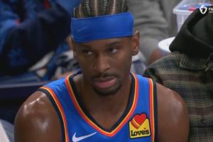 恐怖！全场起立庆祝历史性瞬间 唯独亚历山大全程面如平湖