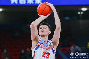 队长太稳了！阿不都沙拉木11中9高效拿下19分11板4助