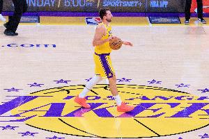 Skip：掘金被迫启用落选秀斯潘塞·琼斯 东契奇绝杀前推人了