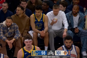 一天一苹果医生远离我！波津场边便装吃起了苹果