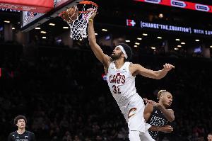 米切尔：阿伦是弥补错误的关键一环 我们能防下对手但抢不到板