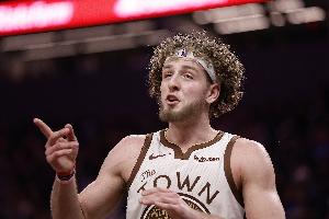 平民阵容！勇士今日首发：波杰、理查德、桑托斯、莱昂斯、波斯特