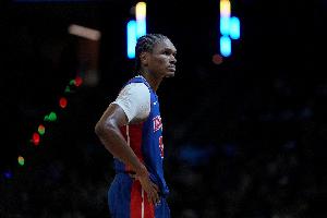 活塞主帅谈奥萨尔：出场时间受限确实很难 他拼劲很棒会没事的