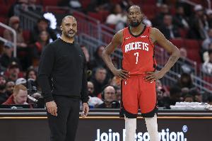 乌度卡：不能每回合都让KD持球发起 尤其当我们无法惩罚包夹