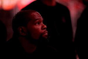 火记：杜兰特第三节0分且4失误 休斯敦的“终结者”必须挺身而出