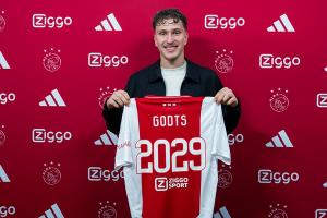 记者：曼联与阿贾克斯正式接触，商谈20岁边锋霍茨转会