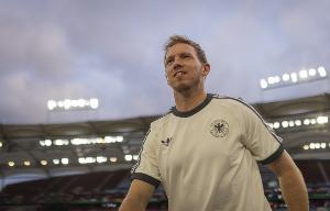 图片报：纳格尔斯曼现身拜仁场区，但不是考察球员而是来看医生