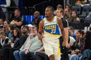 根本不丢！内史密斯半场4中4&3记三分高效拿下11分