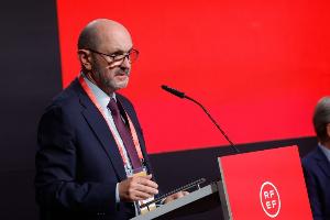 阿斯：西班牙足协组织教练与裁判会面交流，讨论VAR的干预准则