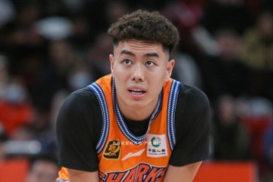 效率惊人！李添荣最近4场场均14分 投篮命中率75% 三分62.5%