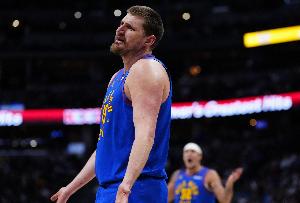 今天太浪了！约基奇生涯4次单场失误上双 中锋历史最多