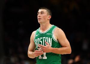 能攻善传！普理查德16中8贡献19分7助 正负值+25最高