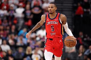 两双到手！德章泰·穆雷12中7贡献17分11助 也有6失误