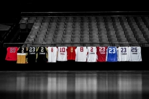 有何深意？丁彦雨航晒自己生涯球衣合照：2026.3.3丙午年正月十五