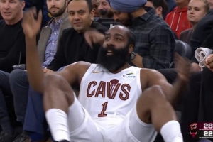 杀疯了！哈登单打帕威干拔再次打成3+1！单节第二次打4分！