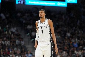 文班谈绝杀：我们执行了战术 福克斯反应很好 整个过程非常直接