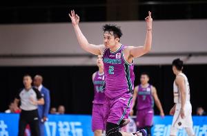 媒体人谈山东是否退役丁彦雨航球衣：物是人非 CBA标准比NBA严苛