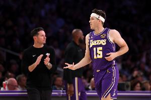 追梦：湖人季后赛关键在里夫斯 若他像上赛季那样降档 湖人走不远