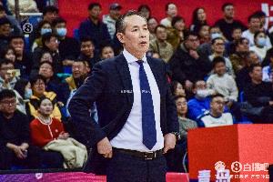 就差2分的绝杀战术是给周琦投三分？不过北京也不是输在最后时刻