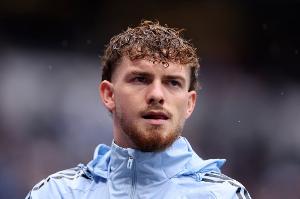 尼科尔：埃利奥特若留利物浦能提供帮助，但斯洛特认定他无法首发