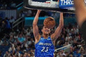 很值！席尔瓦被吹进攻犯规 魔术挑战成功改判2+1