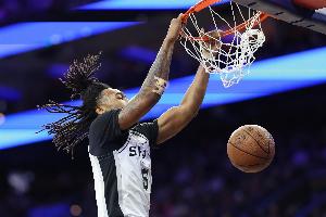 肆虐篮筐！卡斯尔两分球5中5&罚球9中5 砍下15分9助&正负值+34