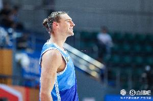 鲁媒：山东新大外援斯蒂尔在太原和球队会合 克里斯随队康复治疗