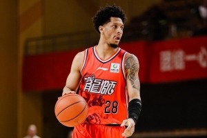 媒体人：广州用略显平民的阵容保持着竞争力 紧咬着季后赛的希望