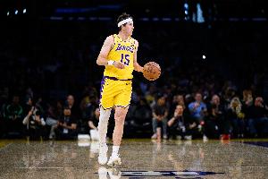 里夫斯：我们今天未按预期的方式打球 但最终还是找到了赢球方法