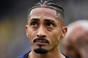 巴西官方：拉菲尼亚和韦斯利右大腿后侧肌肉受伤，退出本期巴西队