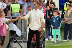 卡尔4年前作为拜仁球童与纳帅握手，如今在纳帅德国队麾下首秀