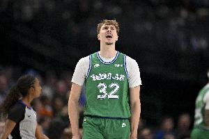 杀伤力十足！弗拉格上半场11中7&罚球6中6 砍下20分2抢断