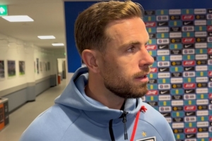 亨德森：本·怀特遭遇嘘声，我们会进行内部处理也会继续支持他