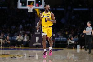 雷迪克：今天本来没计划让布朗尼上场 对他的表现和潜力感到满意