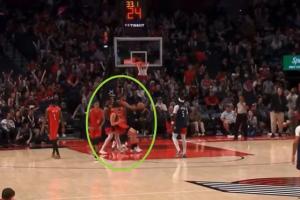 NBA生涯第一个技犯！杨瀚森被架着拖走 却要白白损失2000美元！