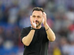 罗马诺：热刺正在全力争取德泽尔比，哪怕仅有1%希望也会去尝试