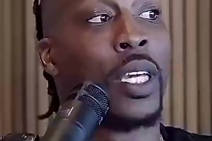 霍华德此前表示：姚明我根本防不住，但文班会被巅峰的我撞飞