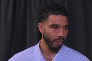 塔图姆：复出之前有和球队聊过，康复过程中他们一直在激励着我！