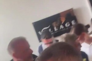 带娃日常！德布劳内又带儿子去踢球了！