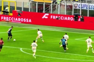 未来之星！实拍：皮奥领球调整抽射一气呵成