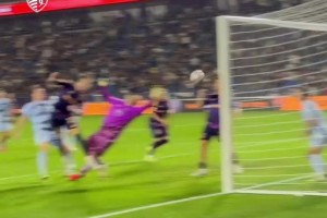 依旧出现在关键的位置！罗伊斯的赛季首球！