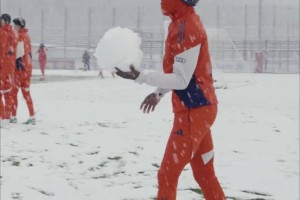 仁甚踢系列！拜仁：玩雪不比玩球有意思多了？