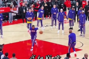 笑死湖人赛前仪式詹姆斯抛球罕见翻车失误～当场返工