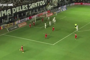 确定没演❓️巴甲球员“回头望月”自摆乌龙