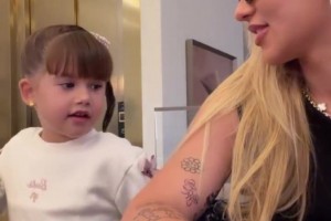 维尼修斯女友将特殊日期纹在手臂：变老后也要记得你们的样子