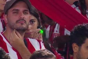 小姐姐你太坏了，用激光扫门将眼睛