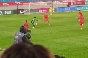 米特里策花式传球陶强龙破门！现场球迷忍不住爆粗：哎呦！我X！