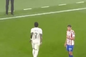 你俩杠上了！维尼修斯下场时再次西蒙尼发生争吵，西蒙尼投诉