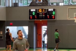 塔图姆三分球投篮训练，感觉这姿势怪怪的....